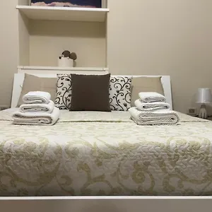 https://appartamento-fontanella-deluxe.lecce-hotels.com